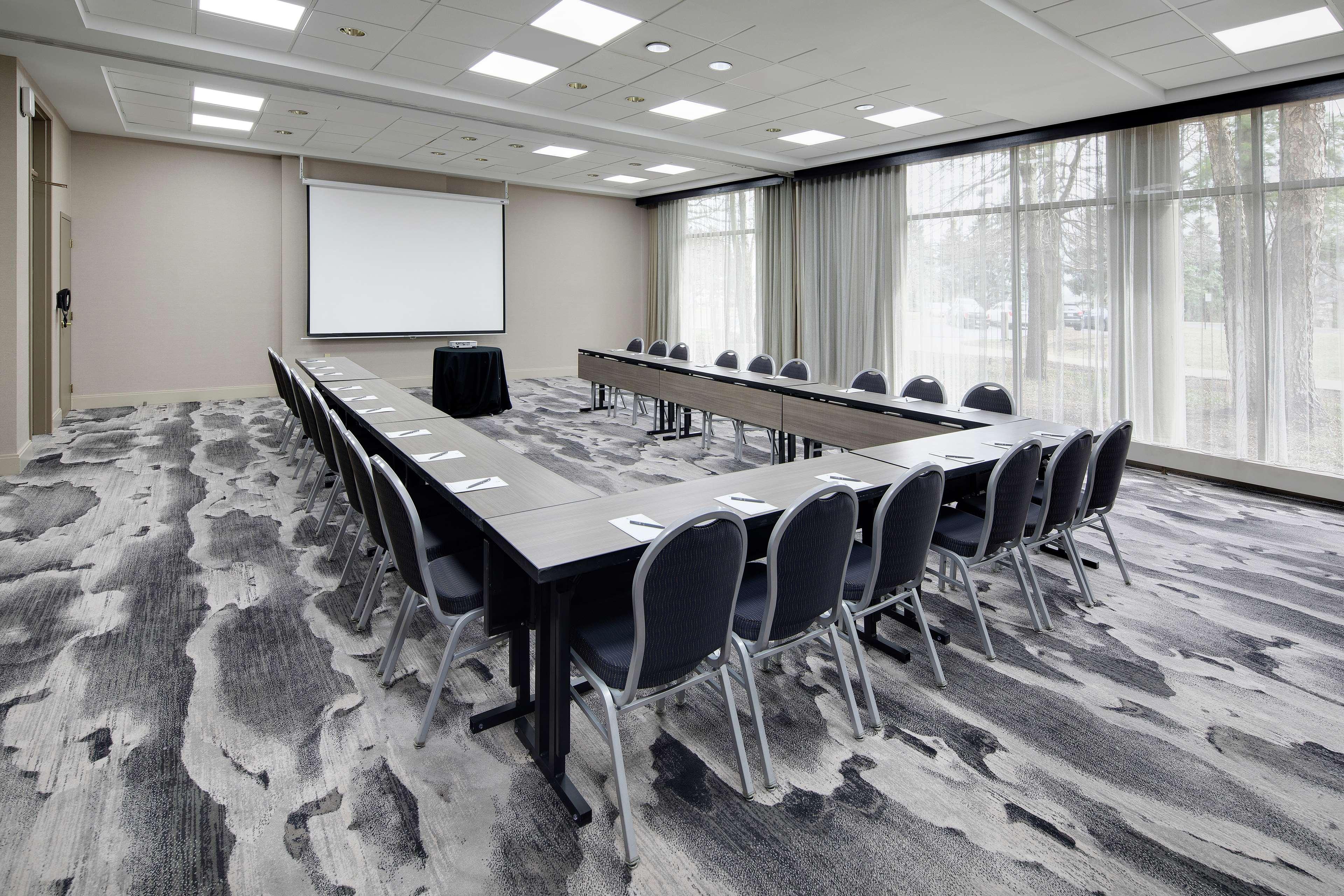 Hotel Embassy By Hilton Detroit Auburn Hills Troy